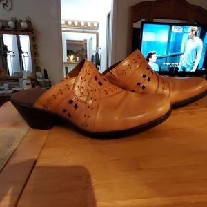 Super cute Clark's mules size 10